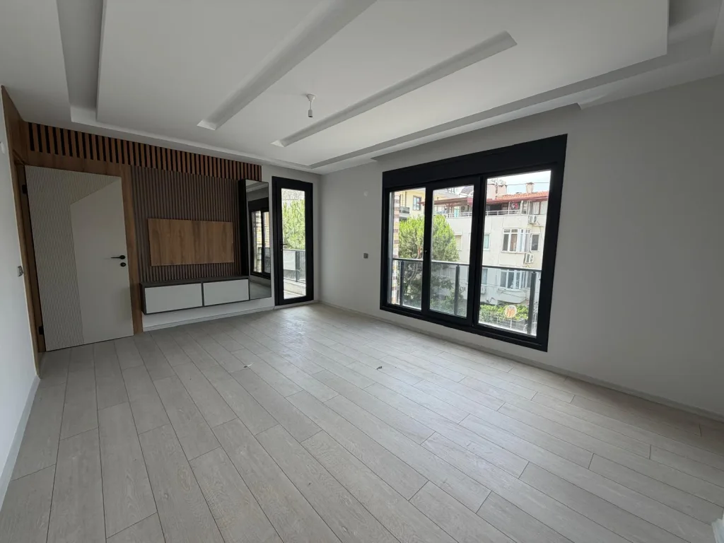 ALTINKUMDA DENİZE ÇOK YAKIN 3+1 CADDE ÜSTÜ 0 DAİRE - Görsel 1