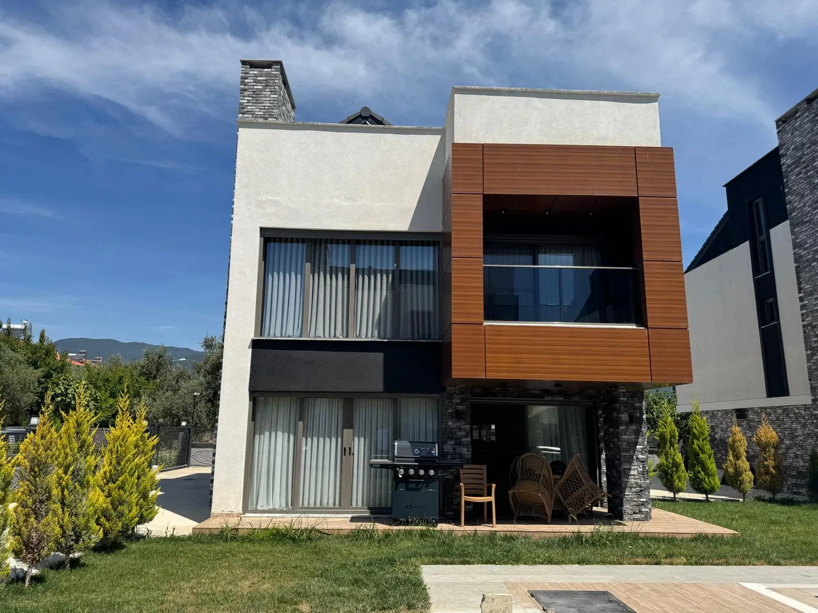 GÜRE SAHİLİNDE FULL EŞYA OPSİYONLU ULTRA LÜX 4+1 HAVUZLU SİTE İÇERİSİNDE TAM BAĞIMSIZ MÜSTAKİL VİLLA