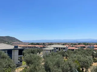ALTINOLUK MERKEZDE FULL DENİZ MANZARALI 3+1 AYRI MUTFAK TRIPLEX GENİŞ BAHÇELİ VİLLA - Görsel 28