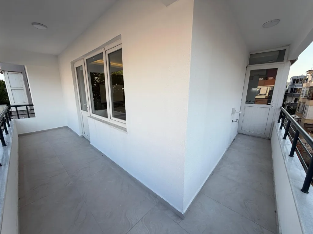 AKÇAYDA MERKEZİ LOKASYON FULL DEKORASYONLU 3+1 ARA KAT DAİRE - Görsel 22