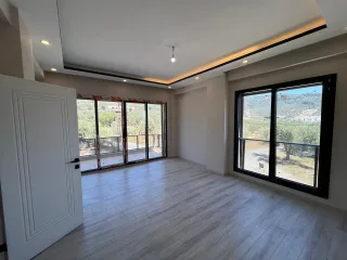 ALTINOLUK MERKEZDE FULL DENİZ MANZARALI 3+1 AYRI MUTFAK TRIPLEX GENİŞ BAHÇELİ VİLLA - Görsel 23