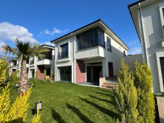 KAZDAĞLARI KIZILKEÇİLİDE HAVUZLU MÜSTAKİL GİYİNME ODALI ÇOK GENİŞ ULTRA LÜX VİLLA