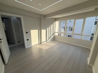AKÇAYDA MERKEZİ LOKASYON FULL DEKORASYONLU 3+1 ARA KAT DAİRE - Görsel 16