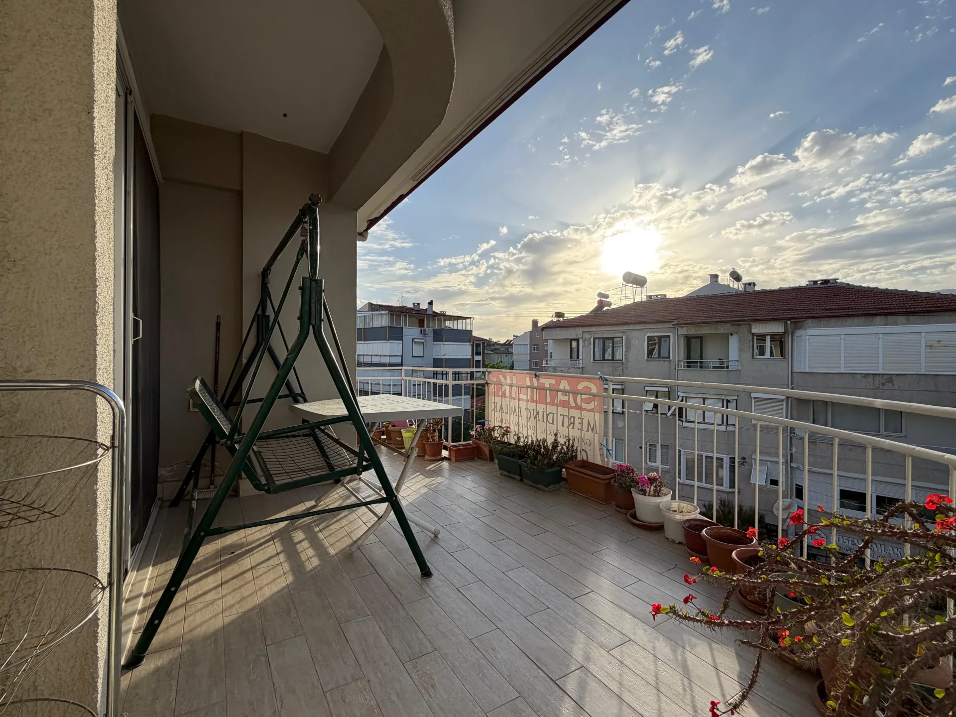 AKÇAYIN MERKEZİNDE EŞYALI MASRAFSIZ 3+1 DAİRE - Görsel 14