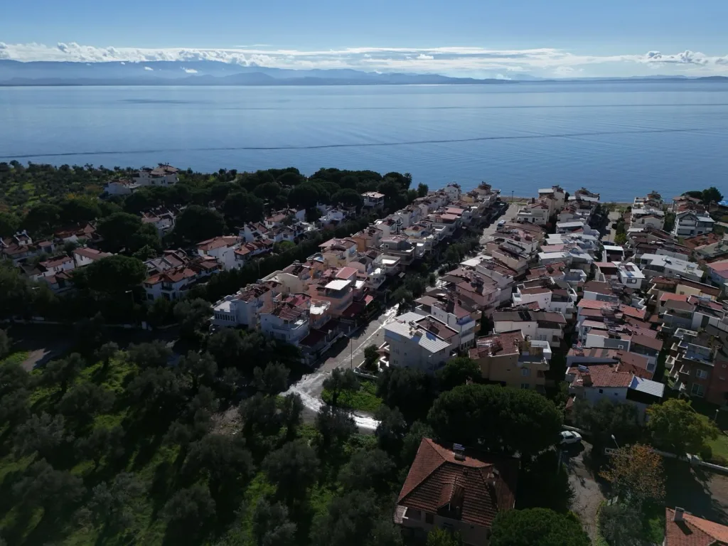 GÜRE HAVACILAR MEVKİ ÇOK GENİŞ DENİZE 100 METRE VİLLA - Görsel 4