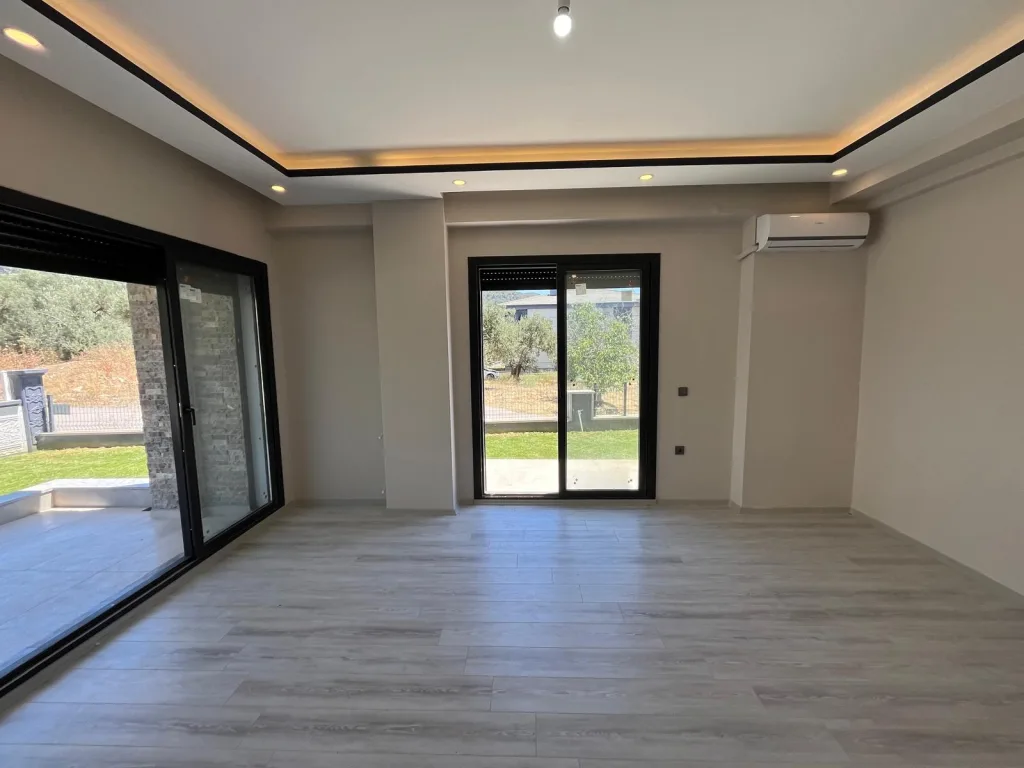 ALTINOLUK MERKEZDE FULL DENİZ MANZARALI 3+1 AYRI MUTFAK TRIPLEX GENİŞ BAHÇELİ VİLLA - Görsel 9