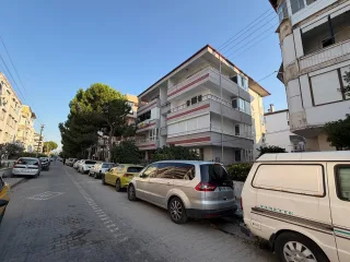AKÇAYDA MERKEZİ LOKASYON FULL DEKORASYONLU 3+1 ARA KAT DAİRE - Görsel 2