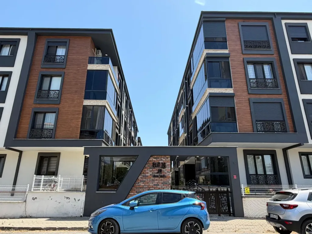 AKÇAYDA HAVUZLU SİTE İÇERİSİNDE ULTRA LÜKS 130 METREKARE 2+1 - Görsel 1