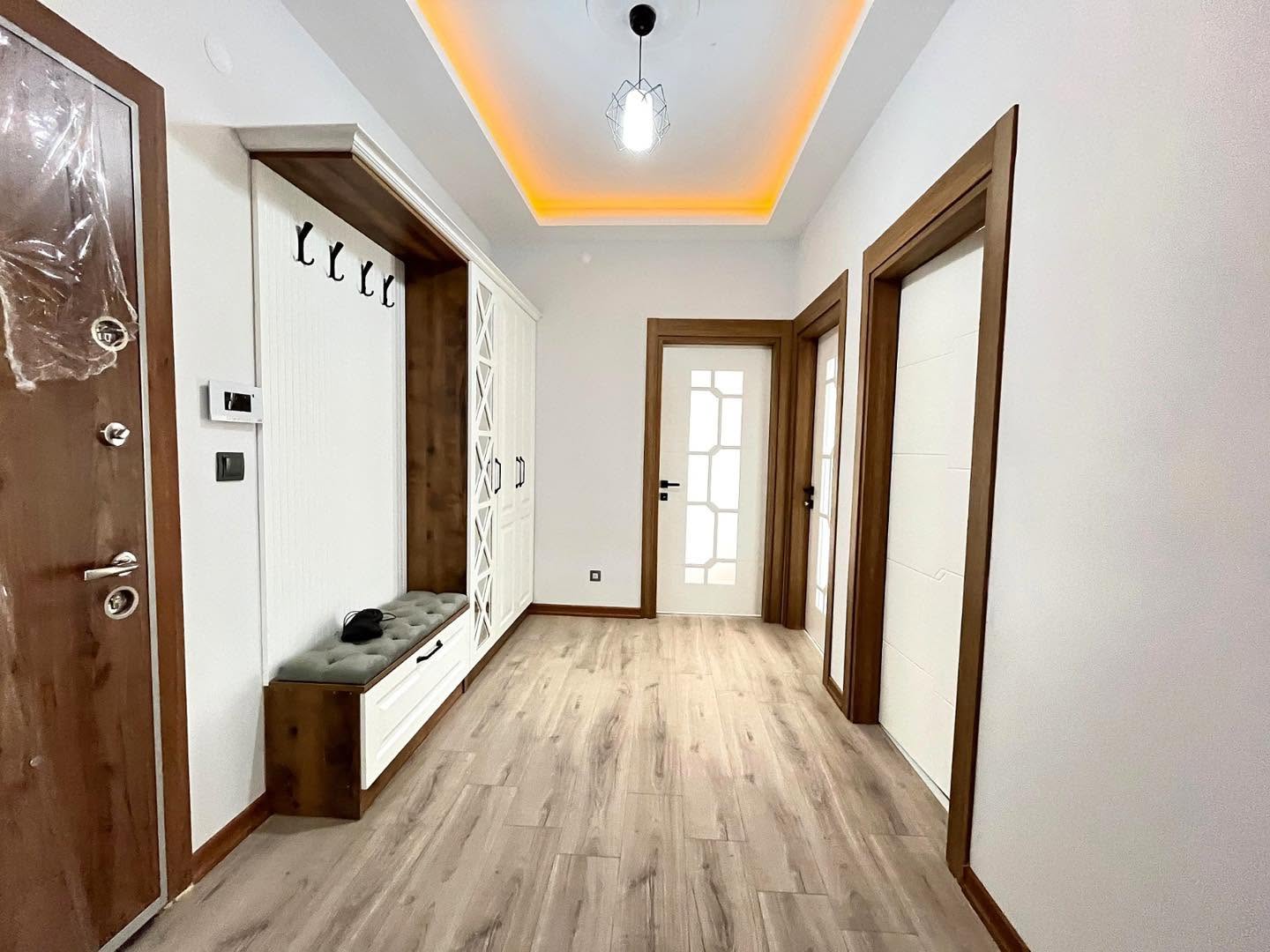 AKÇAY ALTINKUM MAHALLESİNDE 2+1 AYRI MUTFAK EBEVEYN BANYOLU GENİŞ ARA KAT LÜKS DAİRE - Görsel 7