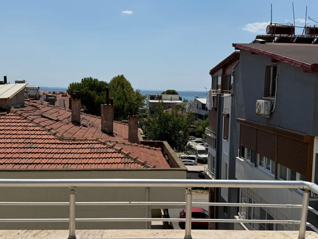 AKÇAYDA DENİZE ÇOK YAKIN ÖZEL MİMARİSİYLE ETKİLEYEN OTOPARKLI DUBLEKS - Görsel 35