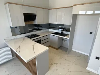 AKÇAY ÇAMLIYOL CADDESİNDE DENİZ VE DAĞ MANZARALI KAT DUBLEKSİ - Görsel 26