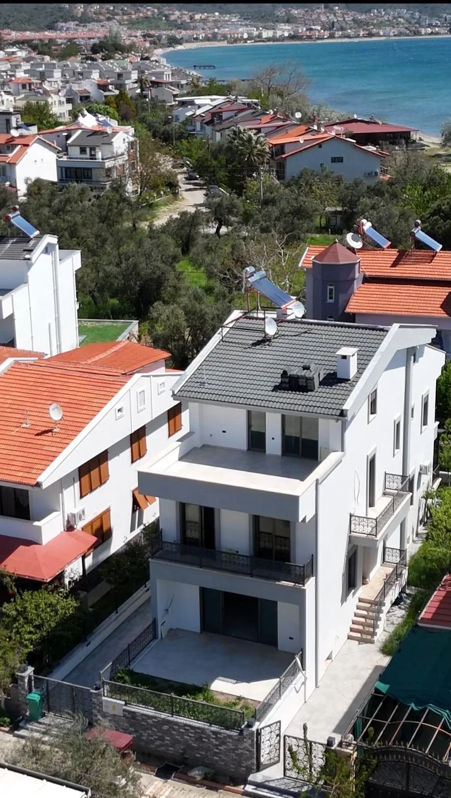 GÜRE FENERDE DENİZE 50 METRE MESAFEDE 4+1 FOURLEX LÜX VİLLA