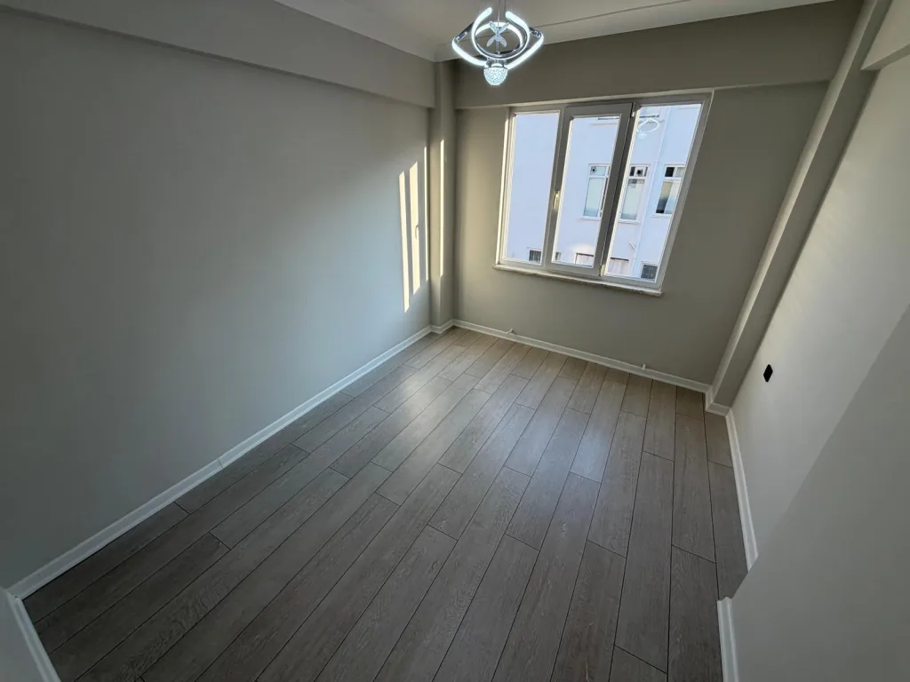 AKÇAYDA MERKEZİ LOKASYON FULL DEKORASYONLU 3+1 ARA KAT DAİRE - Görsel 26