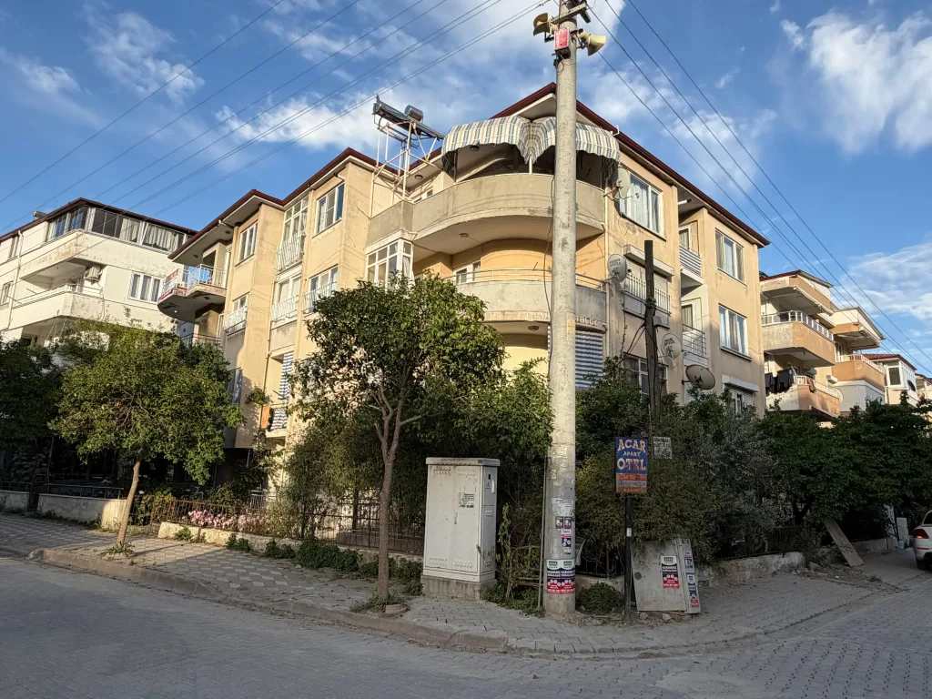 AKÇAYIN MERKEZİNDE EŞYALI MASRAFSIZ 3+1 DAİRE - Görsel 24