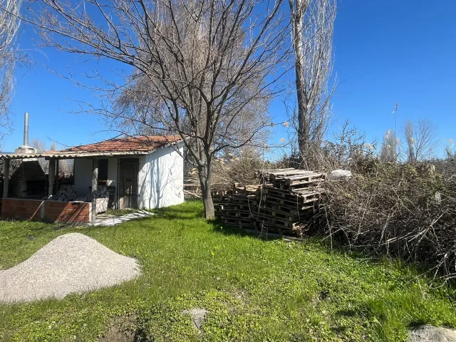 AKÇAY ALTINKUM ARKASINDA YATIRIMLIK 2.300 METREKARE TARLA