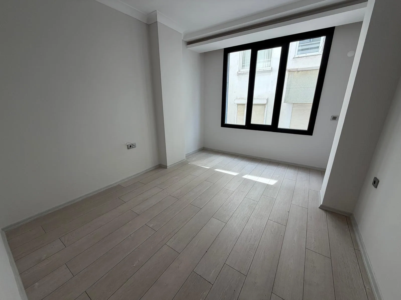 ALTINKUMDA DENİZE ÇOK YAKIN 3+1 CADDE ÜSTÜ 0 DAİRE - Görsel 18