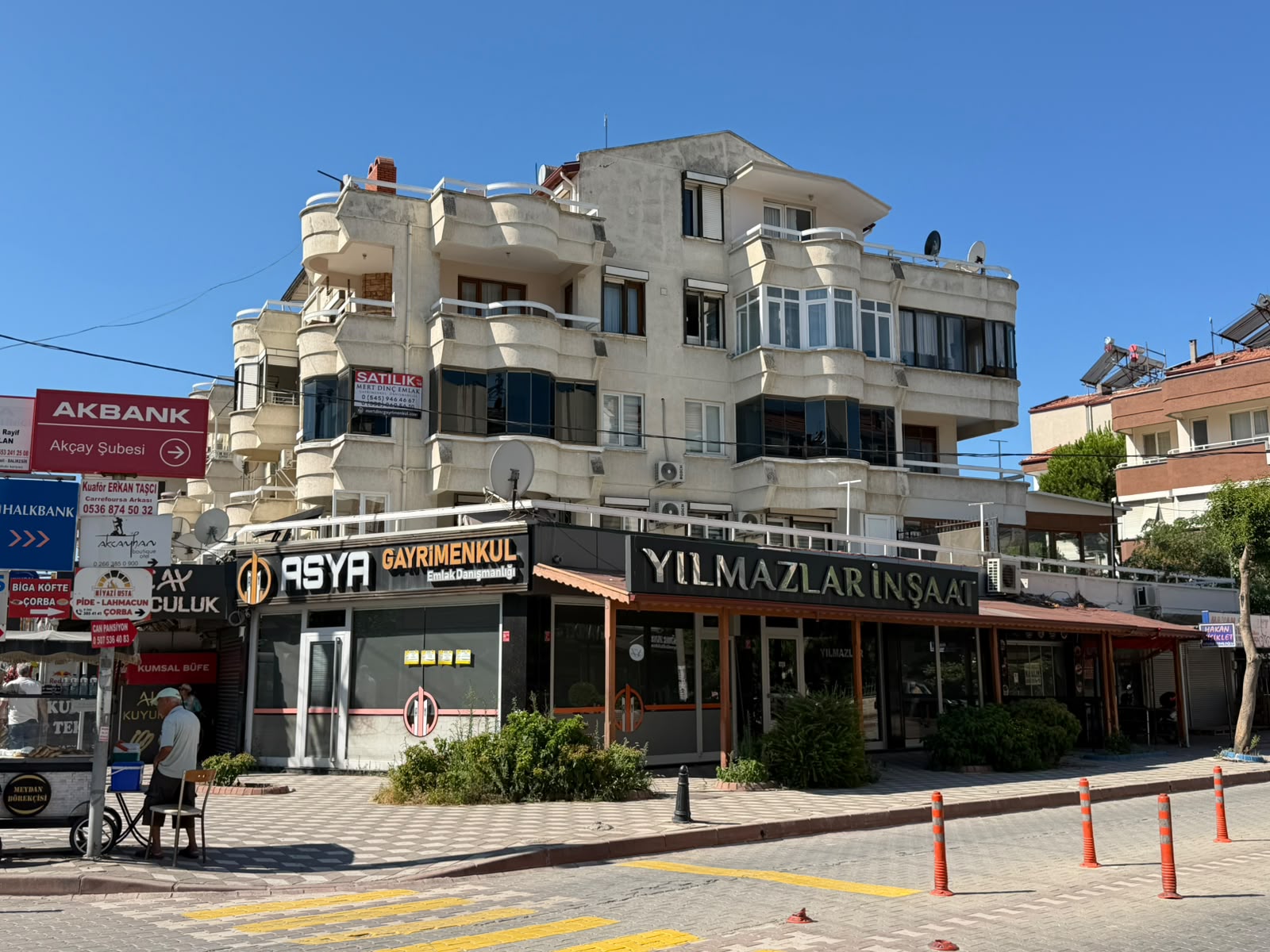 AKÇAY MERKEZDE 2+1 AYRI MUTFAK FULL EŞYA OPSİYONLU GENİŞ BALKONLU İÇİ FULL YAPILI DAİRE - Görsel 2