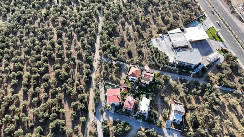 GÜRE SAHİLDE 650 METREKARE KÖŞE PARSEL DENİZ MANZARALI %15 İMARLI ARSA - Görsel 8