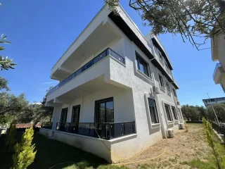 ZEYTİNLİDE MÜSTAKİL TADINDA 2+1 BAHÇE KULLANIMLI AYRI MUTFAK DAİRE - Görsel 2