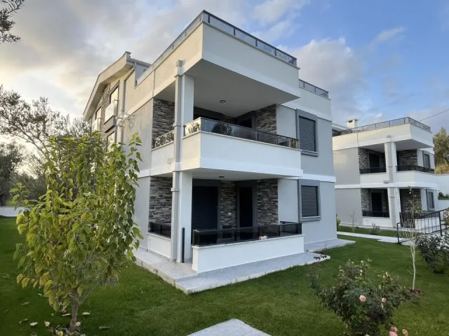 NARLIDA 4+1 ÇOK KULLANIŞLI DENİZE 450 METRE MESAFEDE VİLLA