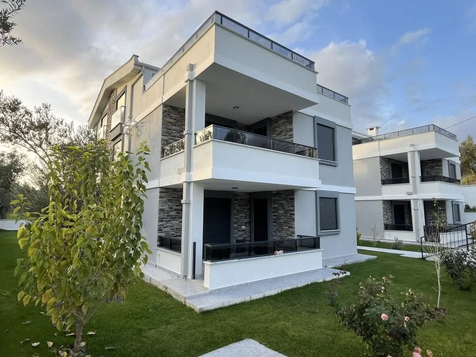 NARLIDA 4+1 ÇOK KULLANIŞLI DENİZE 450 METRE MESAFEDE VİLLA