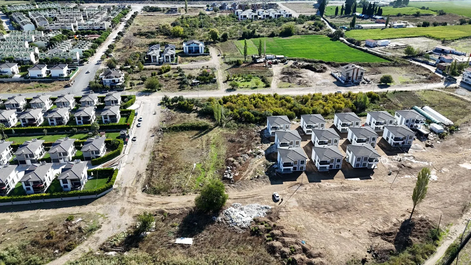 EDREMİT HAMİDİYE MAHALLESİNDE 1.763 METREKARE %15 İMARLI ARSA