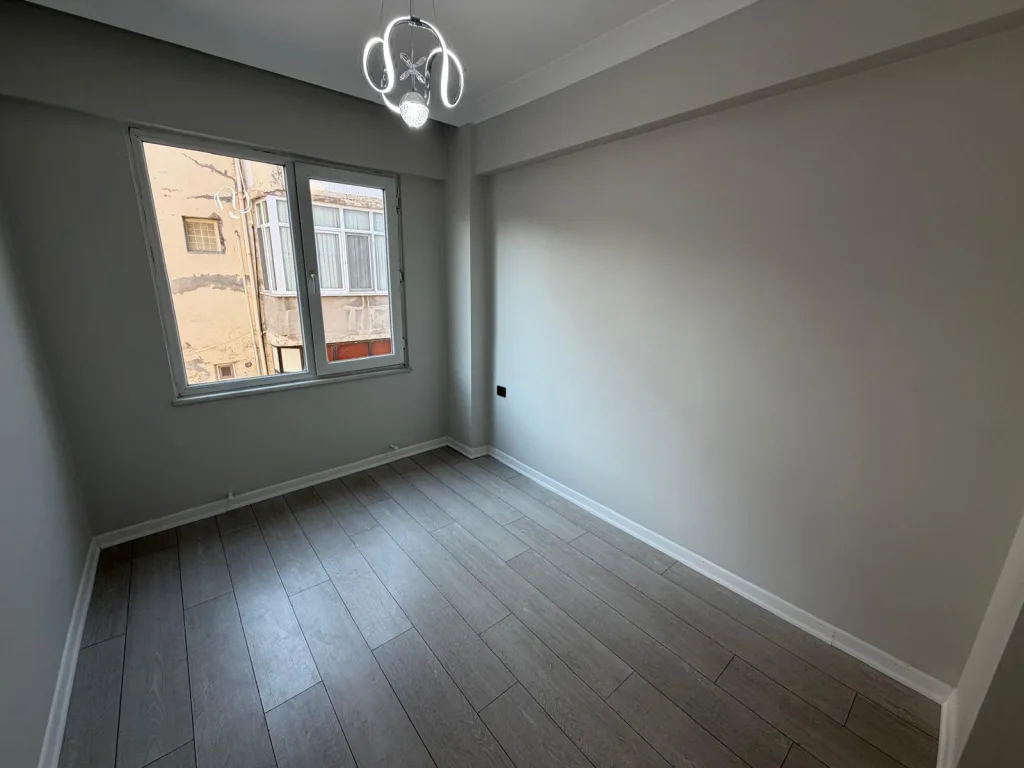 AKÇAYDA MERKEZİ LOKASYON FULL DEKORASYONLU 3+1 ARA KAT DAİRE - Görsel 20