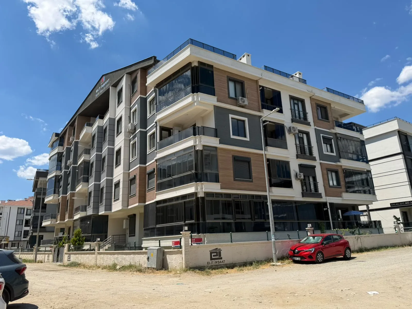 ALTINKUMDA ARA KAT ÖN CEPHE 2+1 AYRI MUTFAK LÜX DAİRE