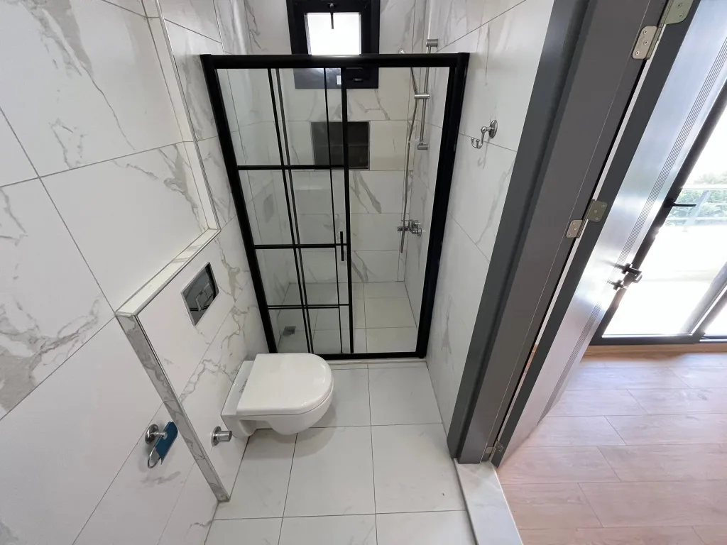 AKÇAY ÇAMLIYOL CADDESİNDE DENİZ VE DAĞ MANZARALI KAT DUBLEKSİ - Görsel 21