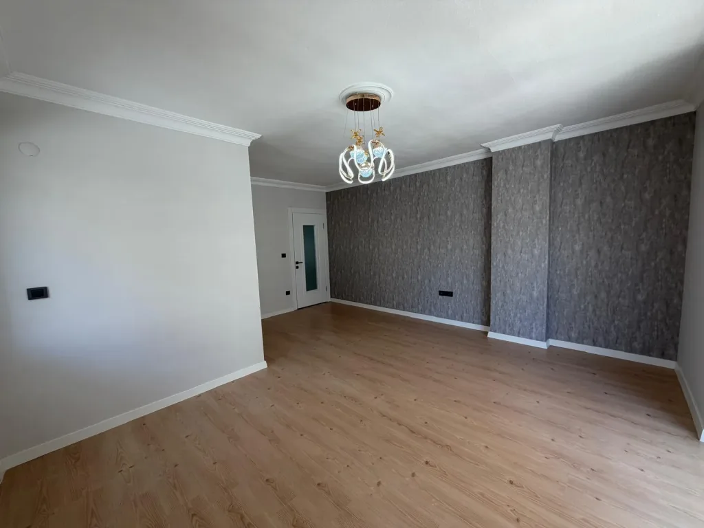 ALTINKUMDA CADDE ÜZERİNDE GÖZ DOLDURAN 2+1 DAİRE - Görsel 3