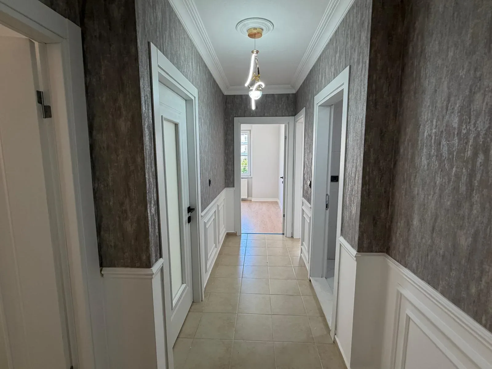 ALTINKUMDA CADDE ÜZERİNDE GÖZ DOLDURAN 2+1 DAİRE - Görsel 15