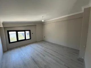 ALTINOLUK MERKEZDE FULL DENİZ MANZARALI 3+1 AYRI MUTFAK TRIPLEX GENİŞ BAHÇELİ VİLLA - Görsel 26