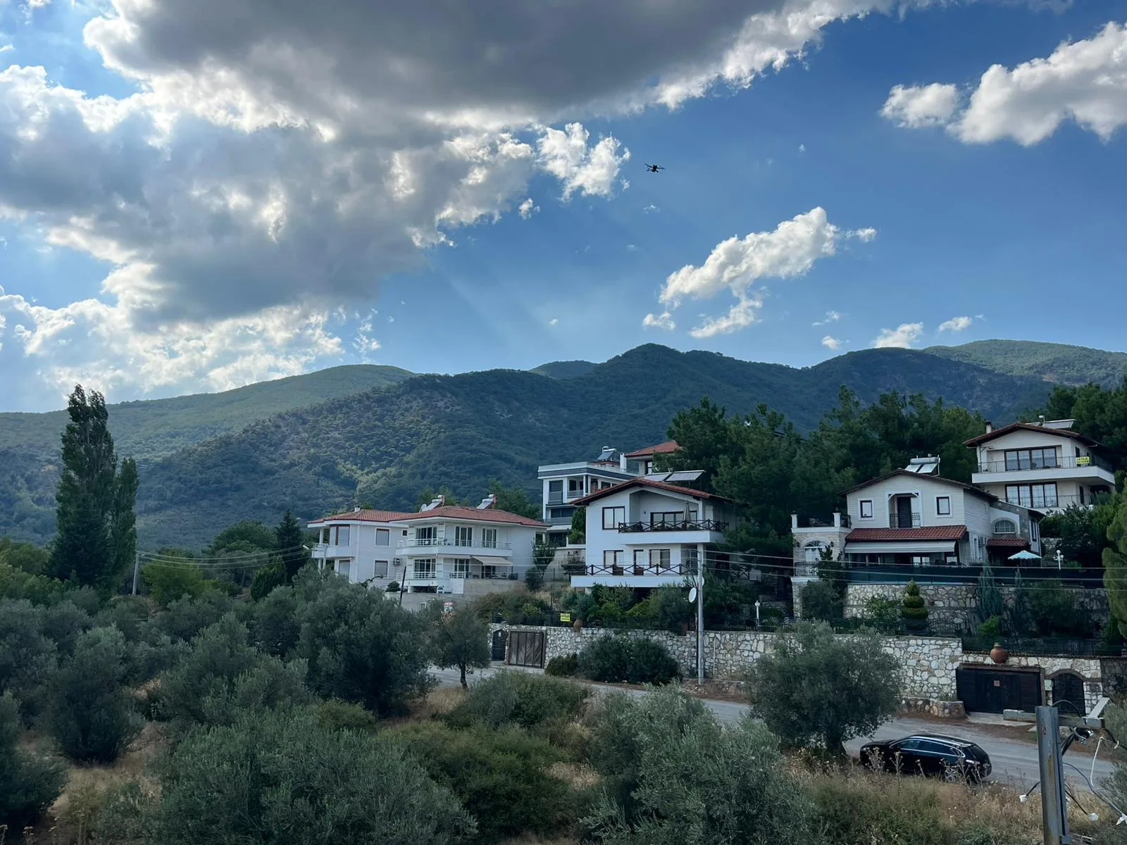GÜRE KAVURMACILAR YOLUNDA DAĞ VE DENİZ MANZARALI 3+1 LÜX TRİPLEX VİLLA - Görsel 1