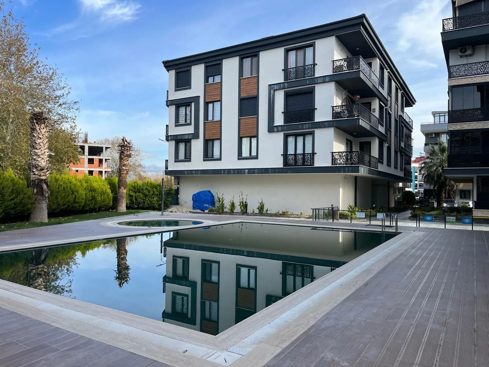 AKÇAYIN EN PRESTİJLİ SİTESİNDE 3+1 AYRI MUTFAK LÜKS DAİRE