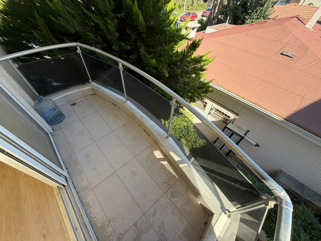 AKÇAYDA DENİZE 30 METRE MESAFEDE GENÇ VE KEYİFLİ VİLLA - Görsel 25