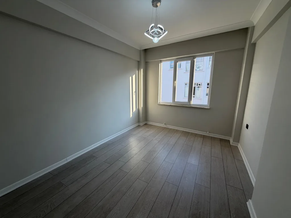 AKÇAYDA MERKEZİ LOKASYON FULL DEKORASYONLU 3+1 ARA KAT DAİRE - Görsel 30