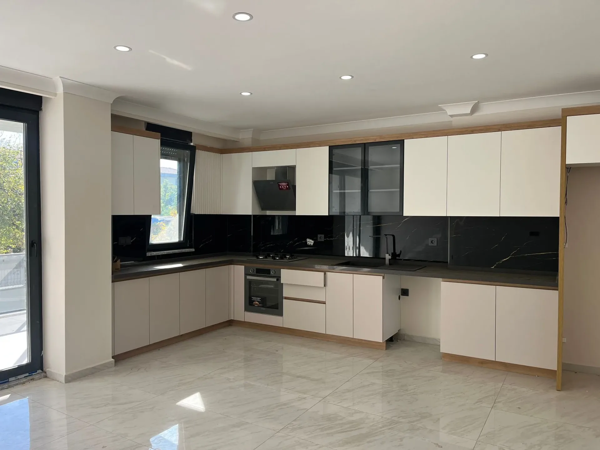 GÜREDE DENİZE SIFIR TADINDA 3+1 TRİPLEX HER ODASINDA EBEVEYN BANYOSU OLAN VİLLA - Görsel 4