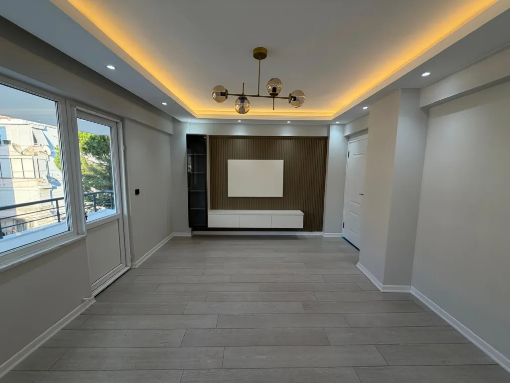 AKÇAYDA MERKEZİ LOKASYON FULL DEKORASYONLU 3+1 ARA KAT DAİRE - Görsel 8