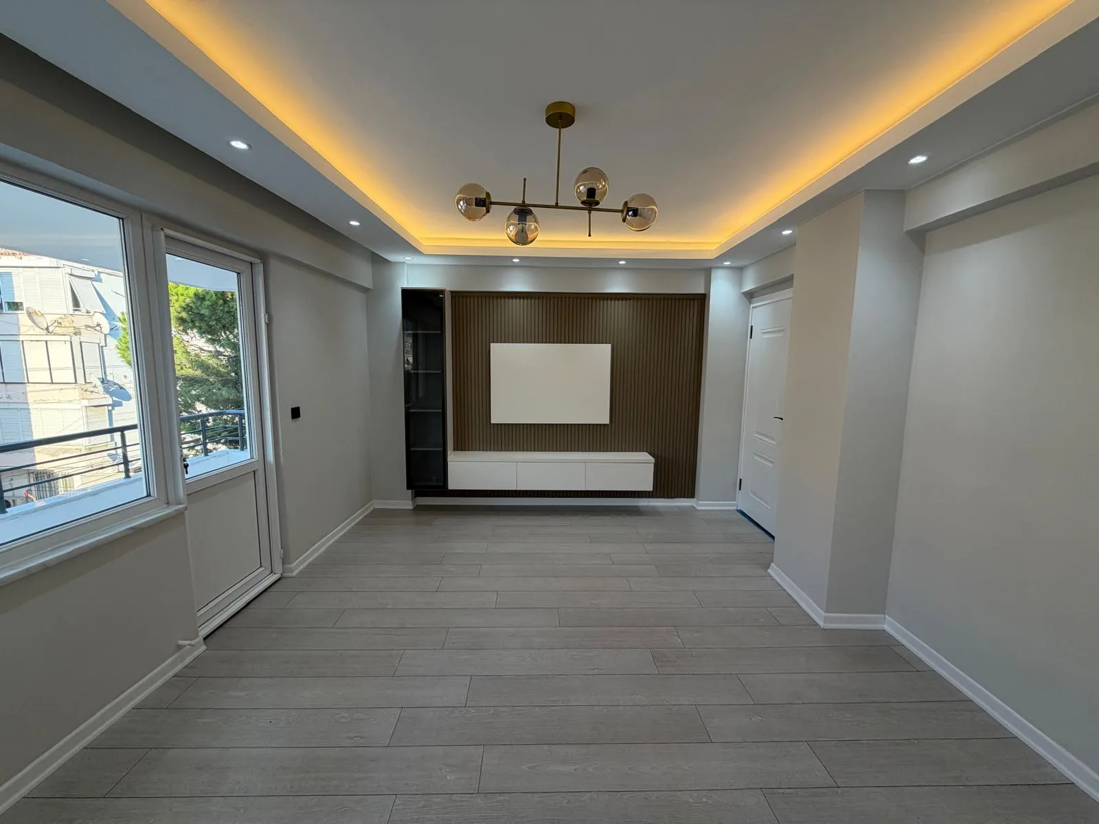 AKÇAYDA MERKEZİ LOKASYON FULL DEKORASYONLU 3+1 ARA KAT DAİRE - Görsel 8