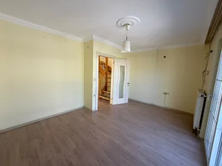 AKÇAYDA DENİZE 30 METRE MESAFEDE GENÇ VE KEYİFLİ VİLLA - Görsel 31