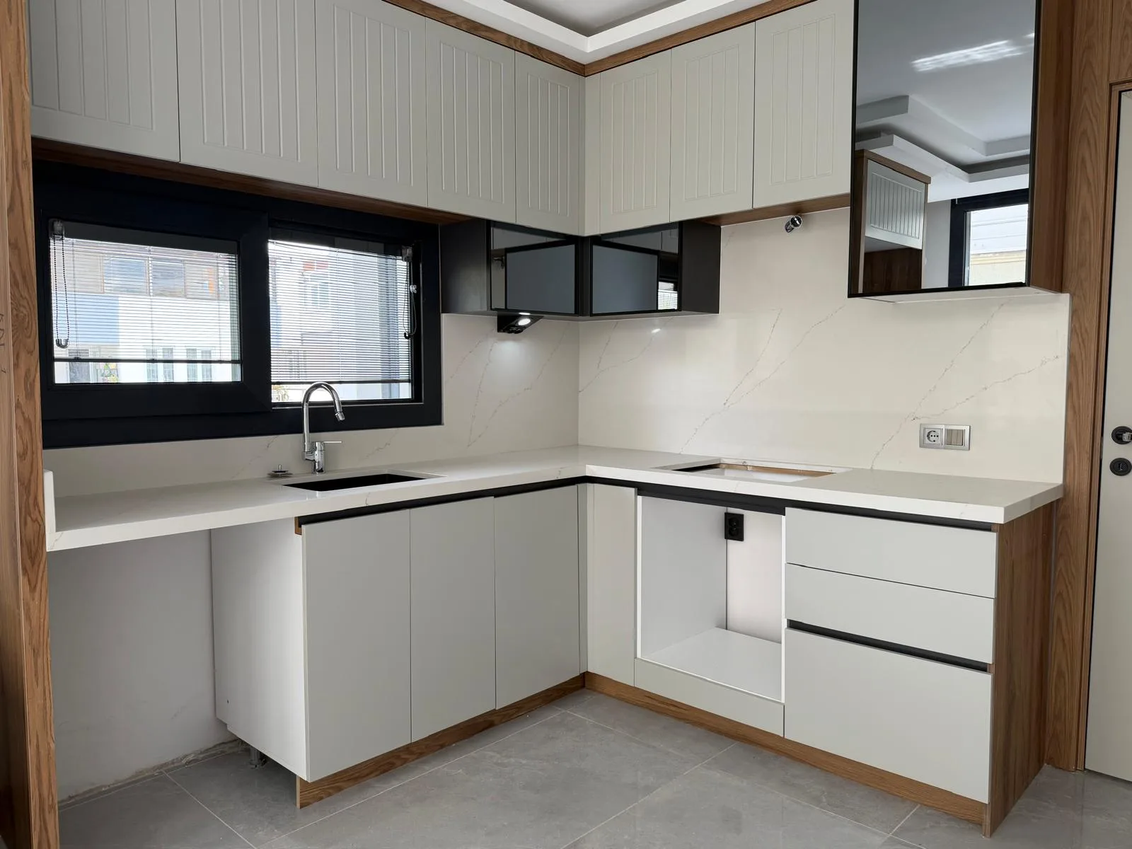 ALTINKUMDA DENİZE ÇOK YAKIN 3+1 CADDE ÜSTÜ 0 DAİRE - Görsel 9