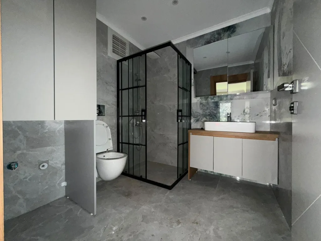 ALTINOLUK SAHİLİNDE  BAHÇE KULLANIMLI DENİZE 200 METRE MESAFEDE MUHTEŞEM DAİRE - Görsel 20