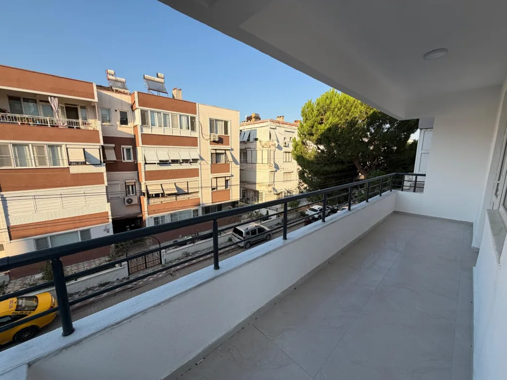 AKÇAYDA MERKEZİ LOKASYON FULL DEKORASYONLU 3+1 ARA KAT DAİRE - Görsel 17