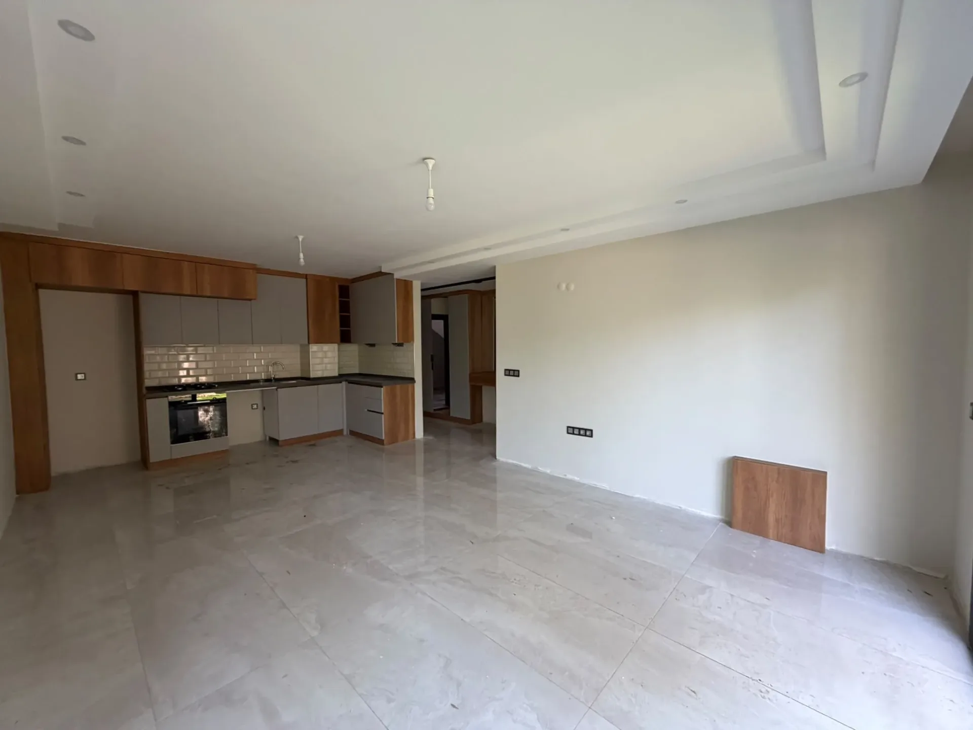 ALTINOLUK SAHİLİNDE  BAHÇE KULLANIMLI DENİZE 200 METRE MESAFEDE MUHTEŞEM DAİRE - Görsel 11