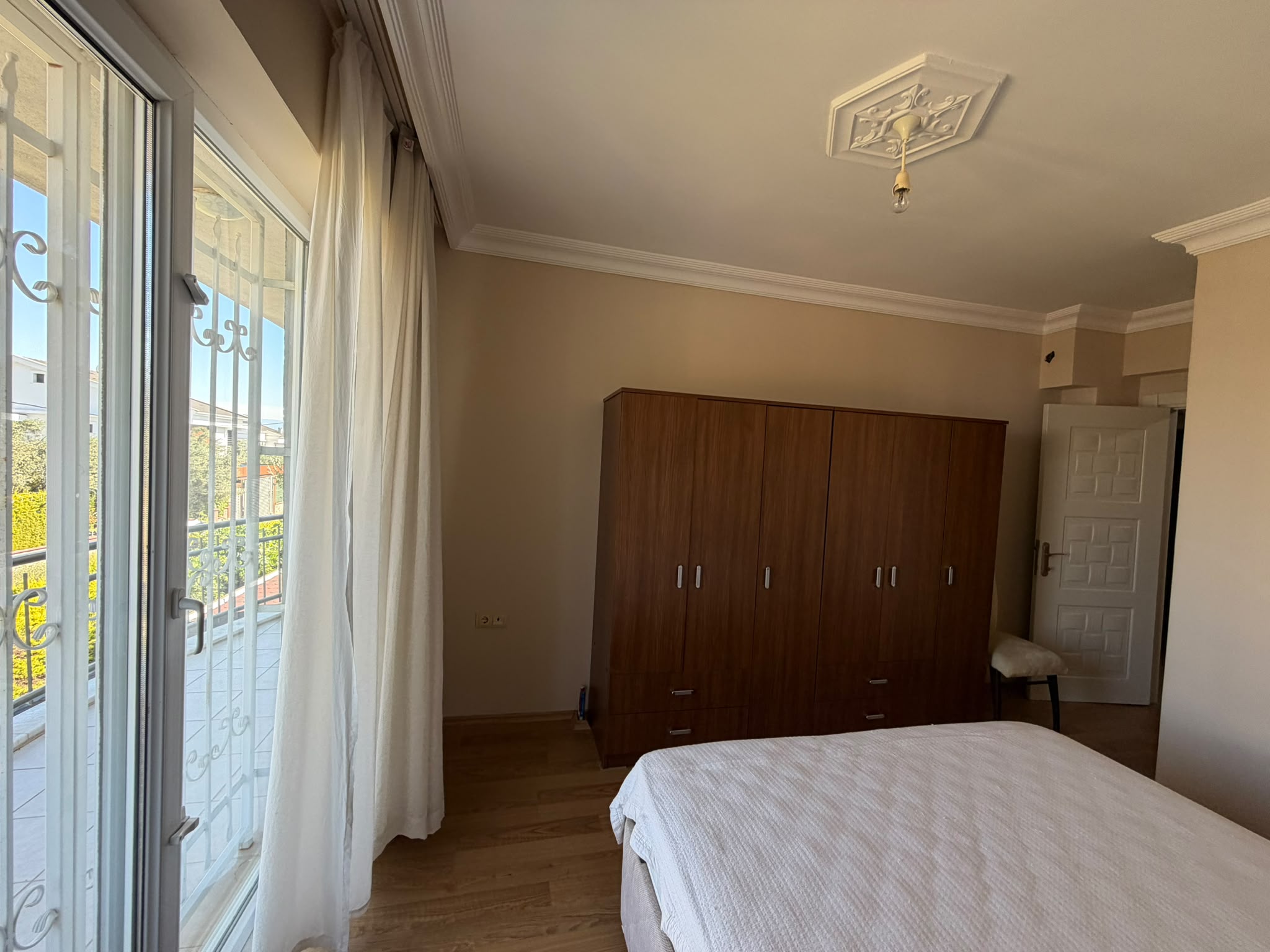 Akçay Yeni Mahalle Karşısında 3+1 Çok Geniş Bahçeli Müstakil Girişli Villa - Görsel 14
