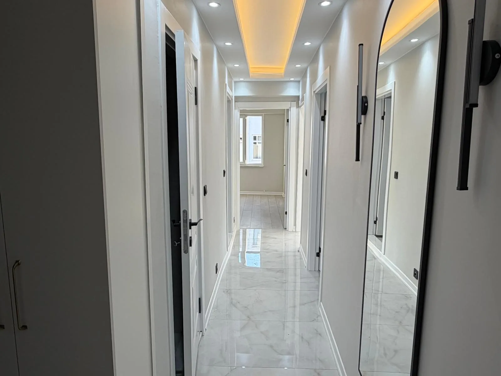 AKÇAYDA MERKEZİ LOKASYON FULL DEKORASYONLU 3+1 ARA KAT DAİRE - Görsel 19
