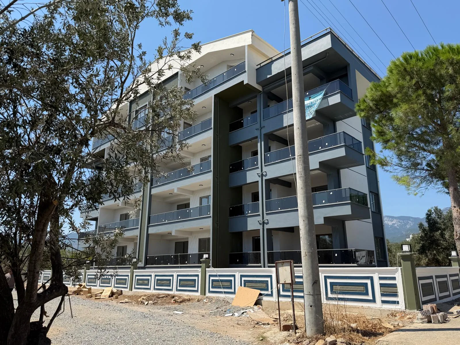ZEYTİNLİ BULVAR ÜZERİNDE MUHTEŞEM BALKONLU EKONOMİK ÖN CEPHE 1+1