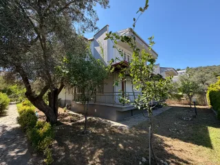 Akçay Yeni Mahalle Karşısında 3+1 Çok Geniş Bahçeli Müstakil Girişli Villa