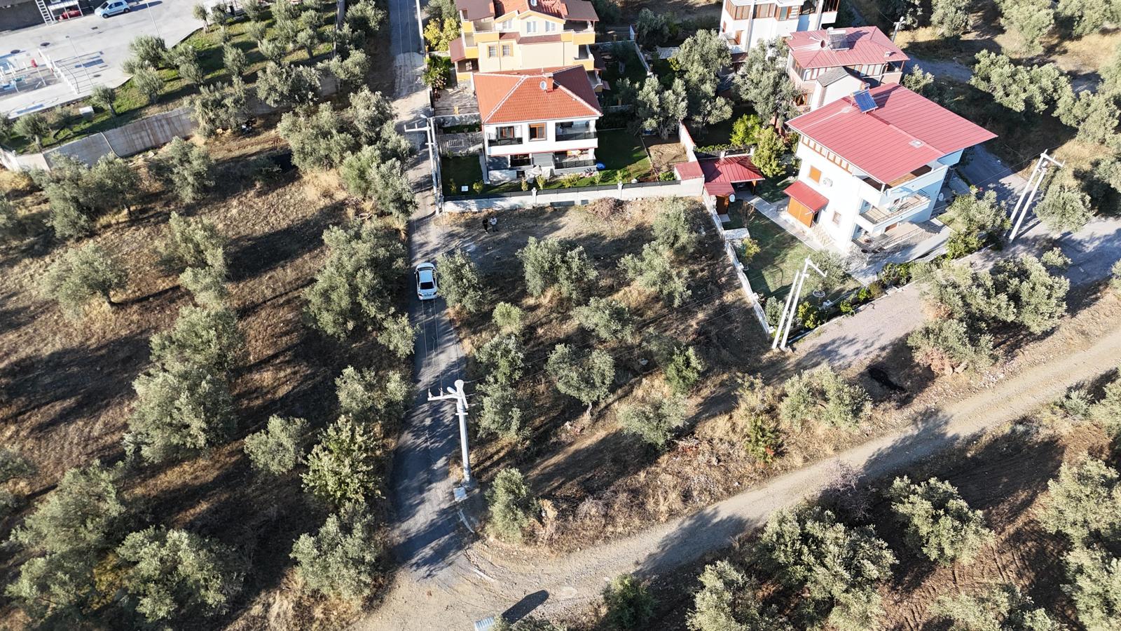 GÜRE SAHİLDE 650 METREKARE KÖŞE PARSEL DENİZ MANZARALI %15 İMARLI ARSA