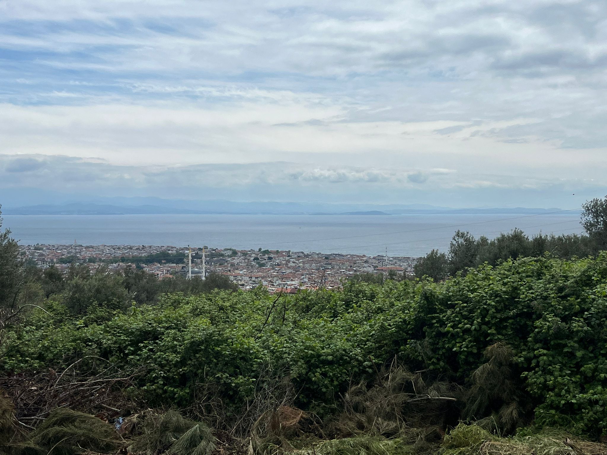 ALTINOLUKTA 650 M2 MUHTEŞEM DENİZ VE ŞEHİR MANZARALI KÖŞE ARSA - Görsel 2